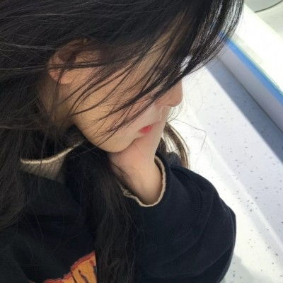 一张红纸剪出一条龙